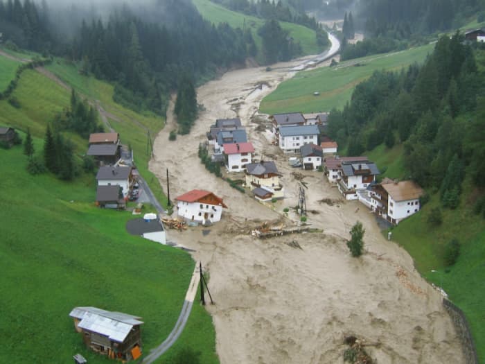 Global warming affects the weather pattern and extreme hot temperature and violent storms increase. Well that is how the expert explain what is happening today, when excessive flooding occurs and causes enormous damage.