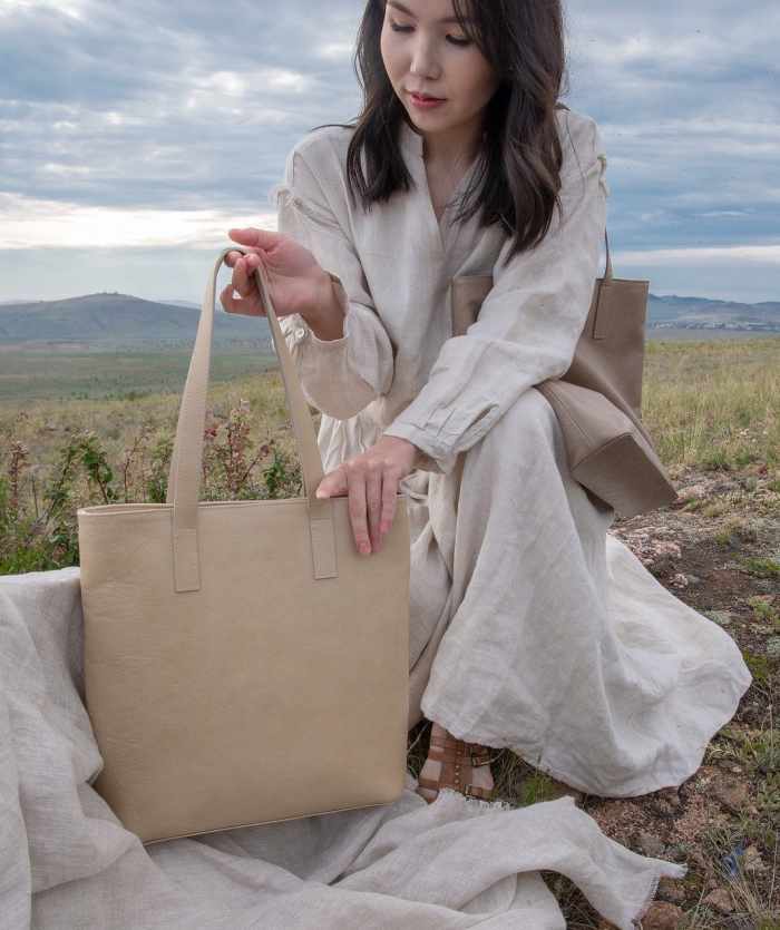 Synthetics, contrasting topstitching, brand names? Capricorn's much more elegant than that!