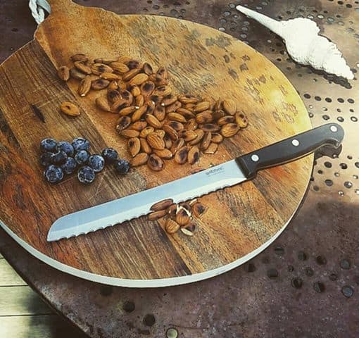 Benefits of Almonds 1. Almonds are a natural appetite suppressant. You can roast them within seconds in a hot pan. I add them to my smoothies. 2. Almonds assist with blood sugar control. 3. They are high in vitamin E. 4. They are loaded with anti-ox