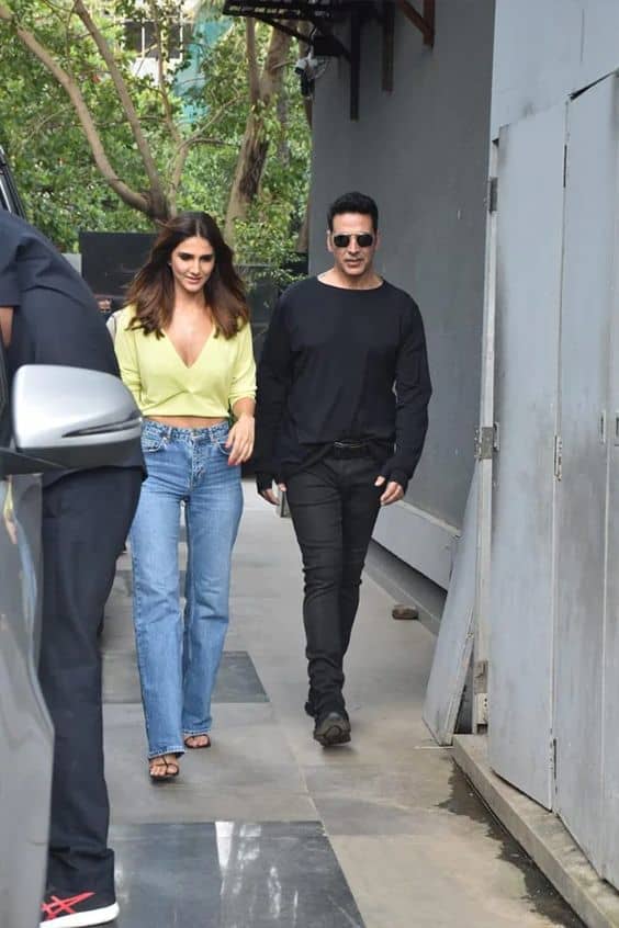 Actor Akshay Kumar with Vani Kapoor. Vani Kapoor, who has done only three movies in six years, has a very small role. But it is energetic.
