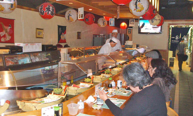 Central bar, the main focal point of the restaurant. Time is mid-afternoon on a Saturday, so the restaurant is not yet full, but there's still plenty of food.