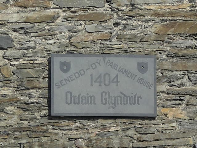The plaque marking Owain Glyndŵr's parliament building in Machynlleth, Powys.