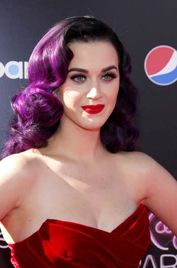 Katy Perry with purple hair in Marilyn Monroe hairstyle curls. Modern take on 1950s hairdo.