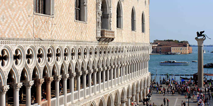 The Doge's Palace - The pale peach and white brickwork makes this arguably the most attractive facade in the whole of Venice. Note the column and the winged lion statue on the right, which is mentioned in another section on this page