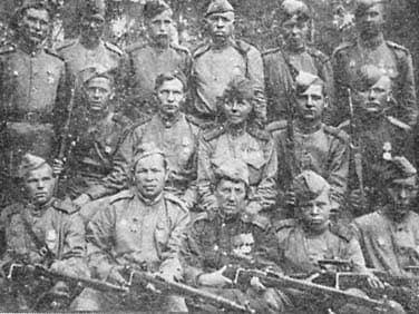 Sniper instructors N.P. Petrova (in the second row) And T.L. Konstantinova with their students, 1944