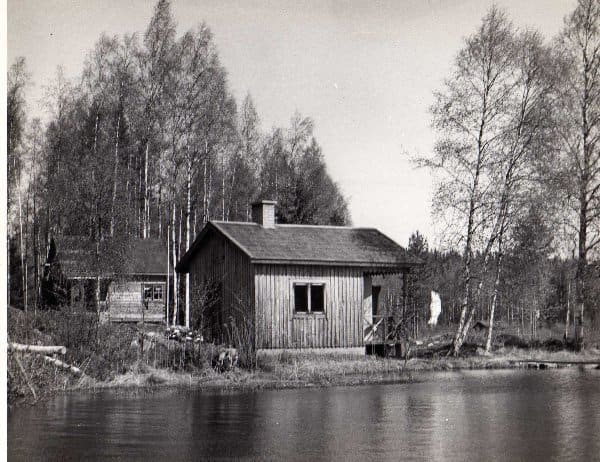 This is a picture of the sauna when Mairela was first built c1947, the house was originally a log cabin built as a summer cottage but the sauna remains much the same