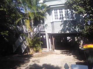 This is the same house as above, before the renovation works. It is a small version of the queens-lander house, it is about to be re-stumped and some other renovation done to it, as we are showing it above.