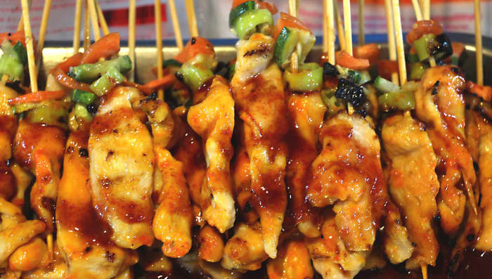 Succulent skewers of meat are favoured as food to be found on stalls. Chicken and pork are common Thai street foods, usually cooked to perfection