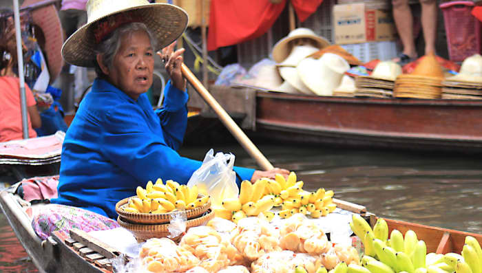 It may seem strange to begin a street food article with a photo of a river boat, but the floating market is where the tradition of serving food by the wayside began