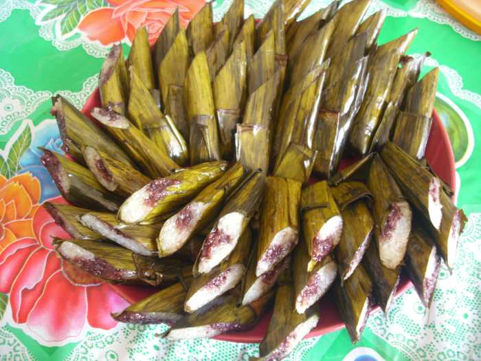 One of our family bonding snack. Tinamburan, a Filipino dessert which is made of brown and white milk rice cooked in coconut milk, rolled into a sausage with banana leaves and then steamed.