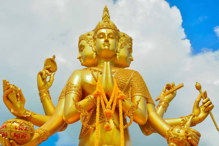 While humanity may discusses if Gods exist, and most times we believe that if God exists is invisible because it is a spiritual force; the Indian religions have several statues of gods, one of the main Gods is Lord Braham 4 heads, as shown above.