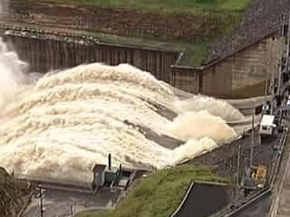 Wivenhoe Dam discharging water to save the dam from disaster. Ipswich and Brisbane were flooded because of this action, but what else could have been done. .