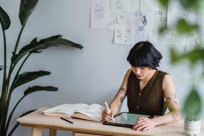 With the help of the Internet and social media, there are now easier ways for illustrators to make money than before. The challenge is how to use these tools effectively to your advantage.