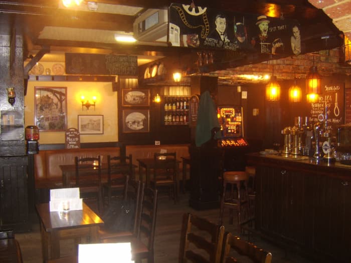 The Last Drop is a wonderful pub in Edinburgh's Old Town, where I have enjoyed pub grub and ale since my late teens - before, during and after my time spent living in Edinburgh