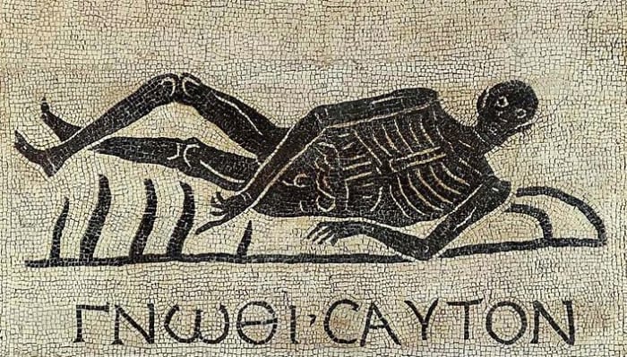 A 1st-century Roman media bearing the Greek motto: "Know thyself." Image courtesy Michael Hurst & Wikimedia Commons.