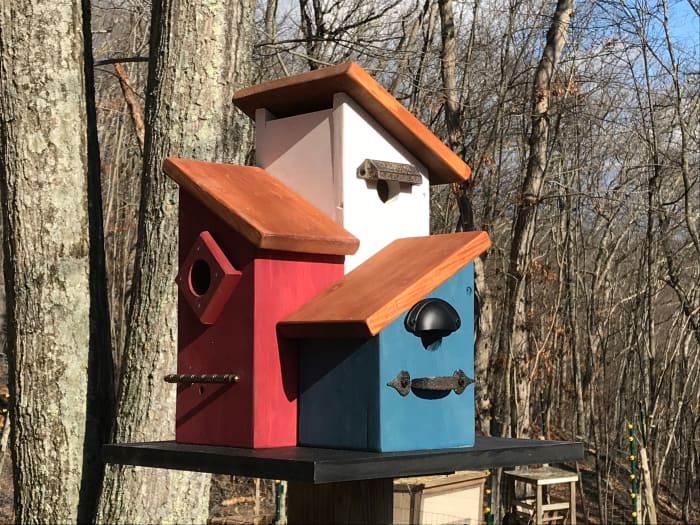 This multi-family condo birdhouse is designed to meet the specific needs of cavity nesting birds such as wrens, chickadees and bluebirds.