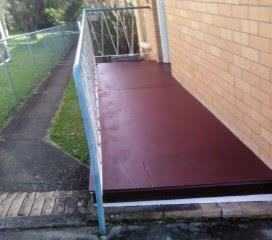 With this landing I have been able just to repaint it without having to do a lot of work to it; it seems that it could last a few more years the way it is, before the decking needs to be replaced.