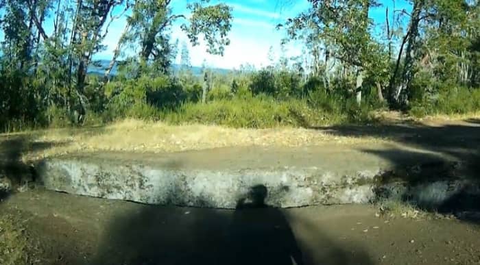 That crack in the picture is known as The Abyss to Nanaimo locals. This is an over-rated attraction for the area, in my opinion and those looking for something to do need not be overly interested in this trail.