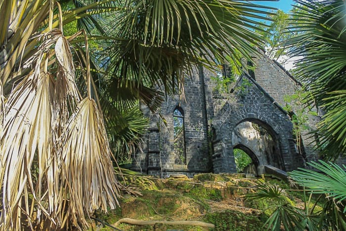 The island continued to be an active penal colony until the late 1930s with a total of about 80,000 convicted criminals and 1,000 political prisoners being sent there.