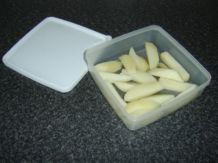 The parboiled, chipped potatoes are placed in a plastic container and in to the refrigerator for at least half an hour