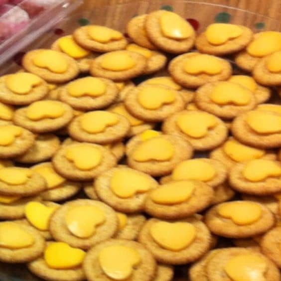 Cute idea for healthy Valentines treats for classroom parties. Heart shaped cheese and ritz crackers