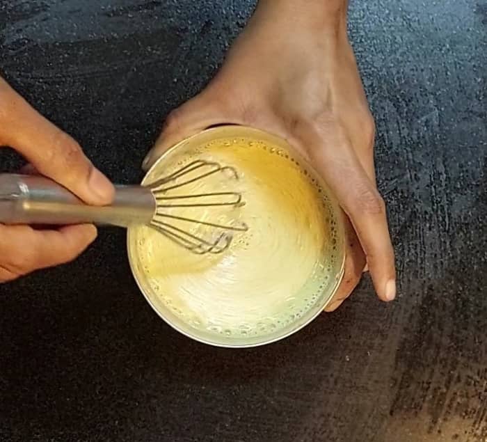 In a bowl, take 2 teaspoons gram flour (besan) and add 1/4 cup of water. Mix well without forming lumps.