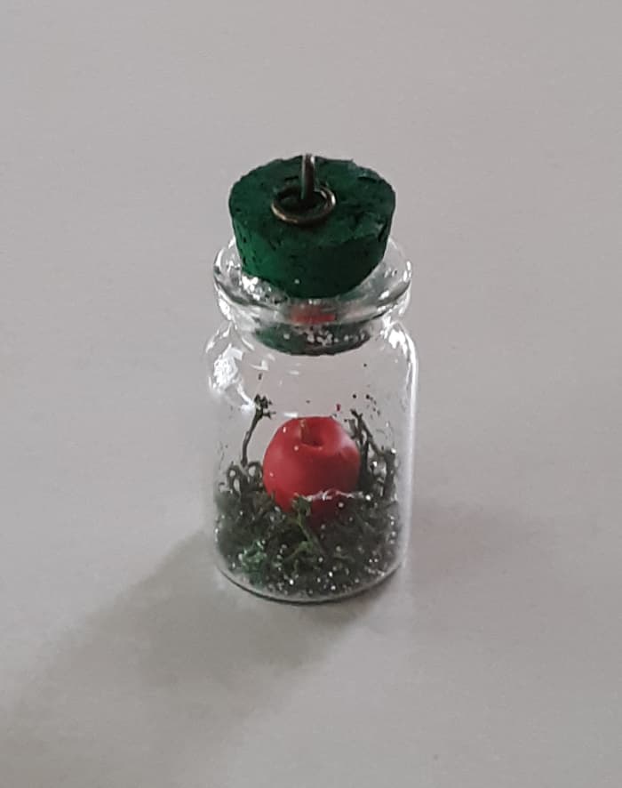 Glue the cork into the top of bottle. You may sprinkle silver glitter on the glue before placing the quark if you wish.