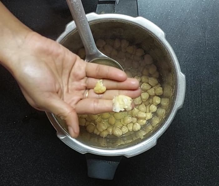 Transfer 1 cup soaked kabuli chana (soaked for 6 hours) to a cooker, add water just to submerge the chana, close the lid and take 4 whistles. Let the pressure subside naturally.