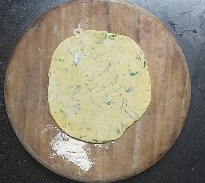 Dust some wheat flour over the prepared ball. Using a rolling pin, roll into small and thick thepla.