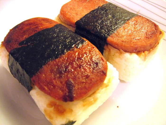 spam-musubi-recipe-a-classic-hawaiian-favorite-delishably