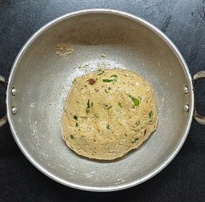 Gradually add water to avoid making a sticky dough. Grease the dough with 1 teaspoon oil, cover and let sit for 10 minutes.