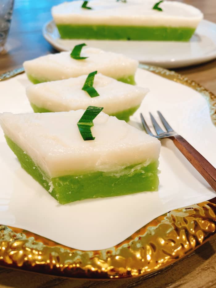 How To Make Kuih Talam Pandan Malay Steamed Pandan Cake Delishably