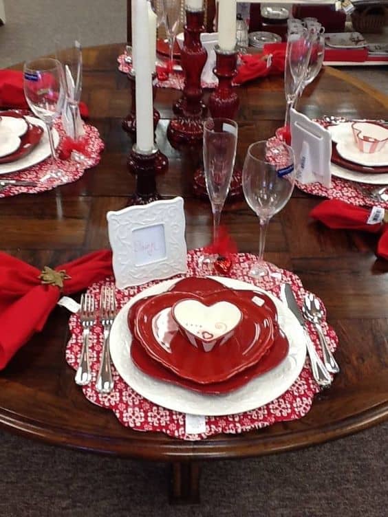 50+ Romantic Valentines Table Setting Ideas for a Cozy Night In - HubPages