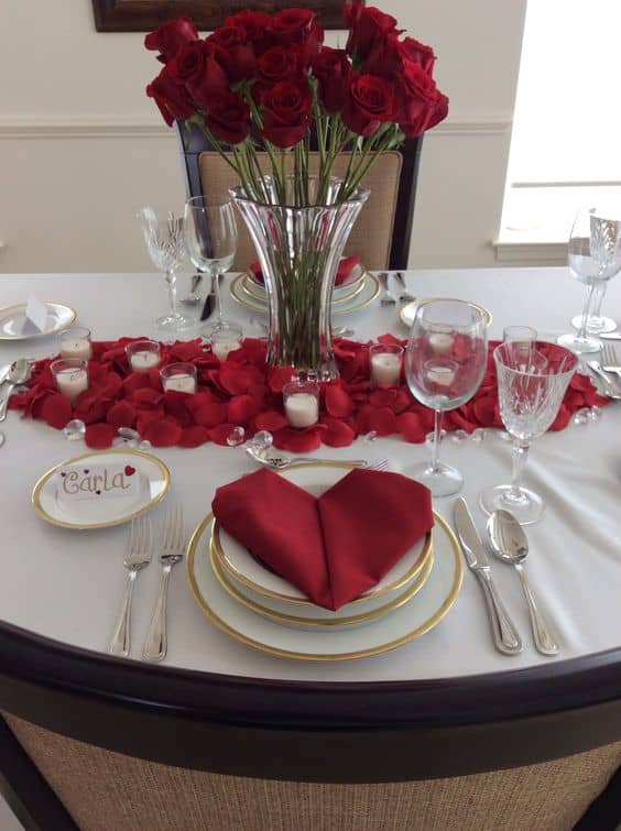 50+ Romantic Valentines Table Setting Ideas for a Cozy Night In - HubPages