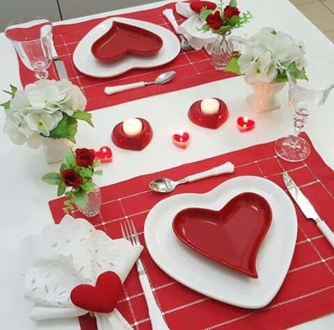 50+ Romantic Valentines Table Setting Ideas for a Cozy Night In - HubPages