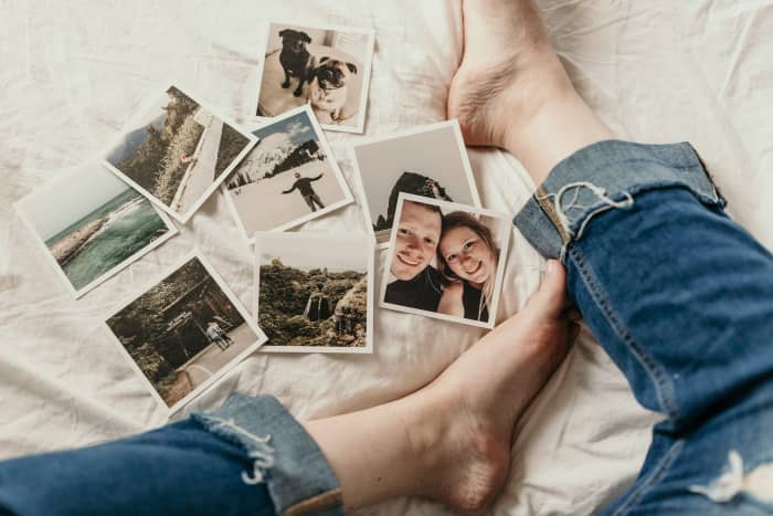 One way to organize photos is by the dates on which they were taken.