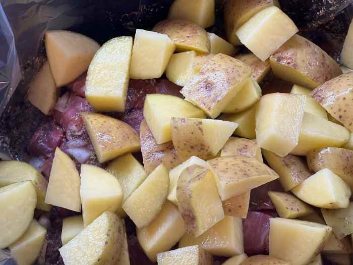 Slow Cooker Beef Stew With Potatoes, Carrots, and Peas Delishably