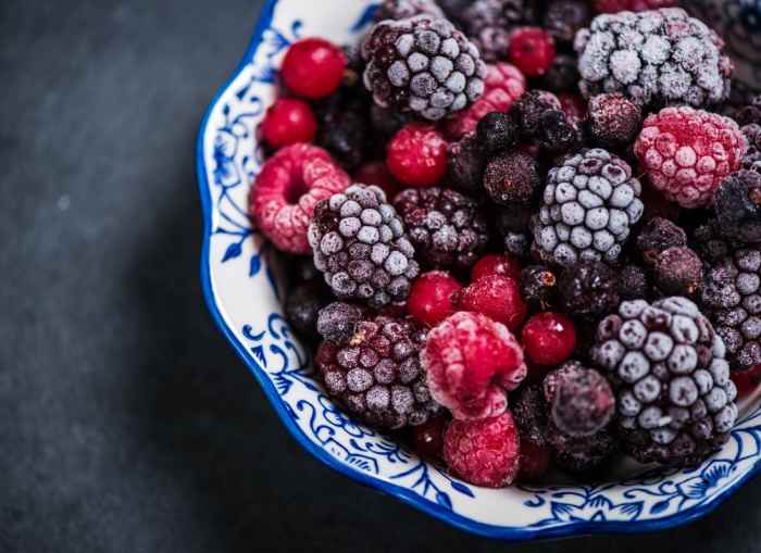 Can You Put Frozen Berries in a Juicer? CalorieBee
