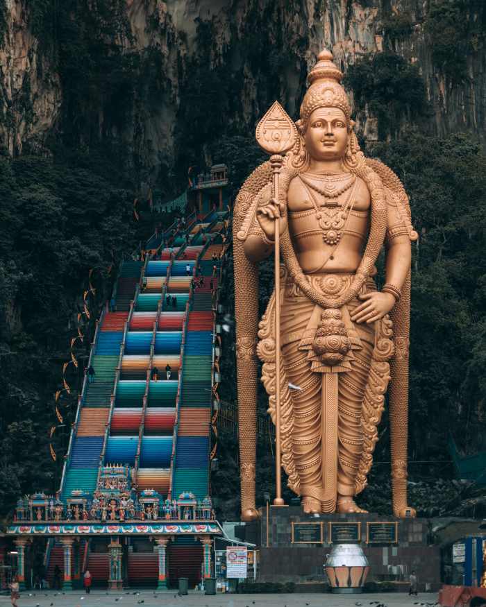 explore-the-malaysia-s-mysterious-batu-cave-and-the-amazing-golden