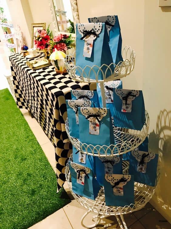 65+ Whimsical and Fun Alice in Wonderland Party Ideas - HubPages