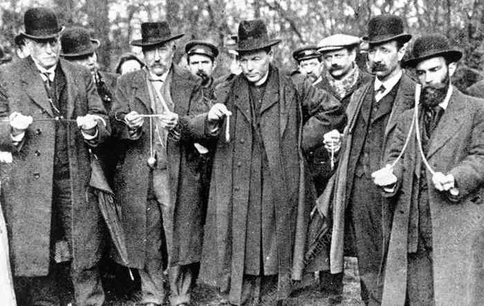 A Skeptic Looks at Dowsing and Ancient Divination Techniques - HubPages
