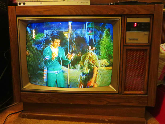 1988 Sylvania Color Television Model RLH910 AK01, Sylvania Chassis ...