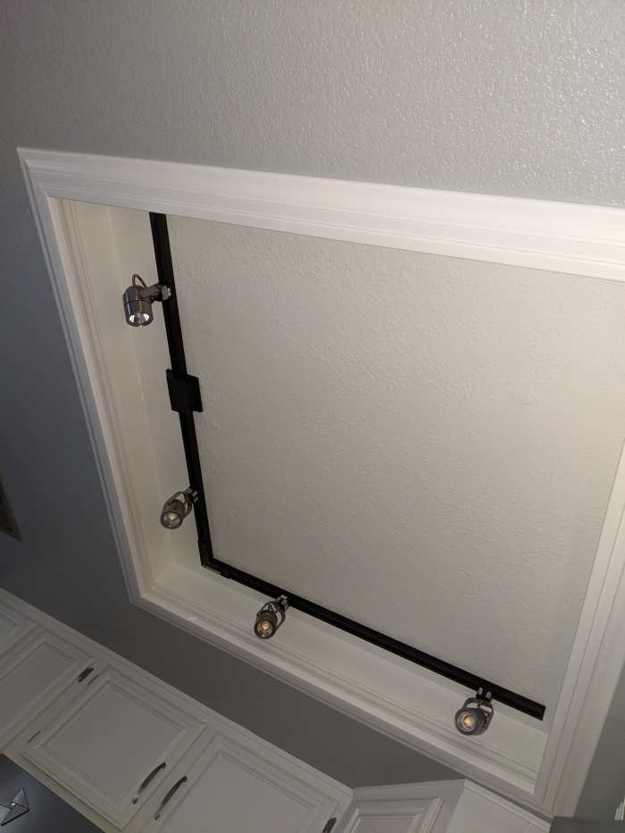 How to Replace Fluorescent Kitchen Lights With a Track Light Fixture