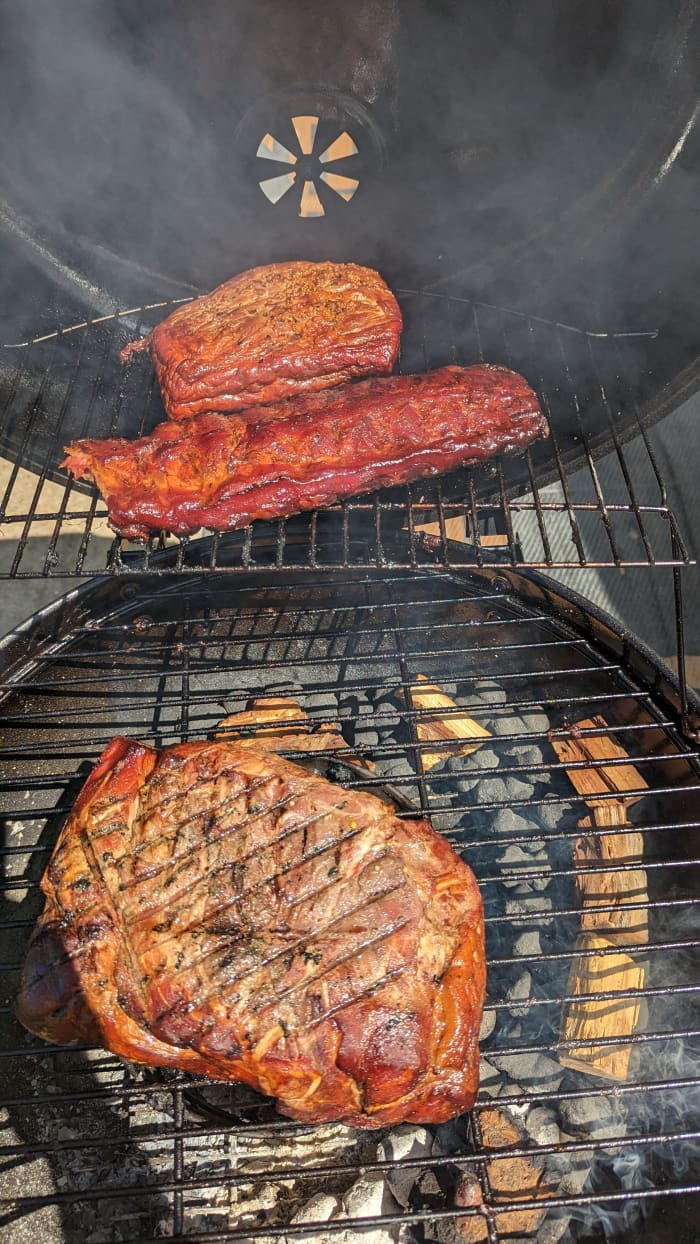 How To Use A Vortex Poortex In A Charcoal Kettle Grill - Delishably