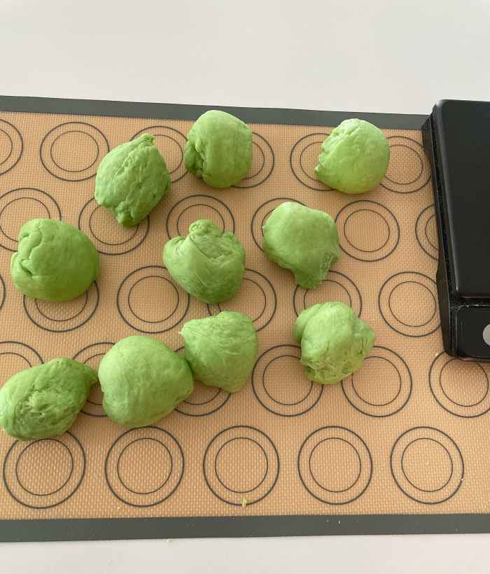 How to Make Soft and Fluffy Pandan Milk Rolls Delishably