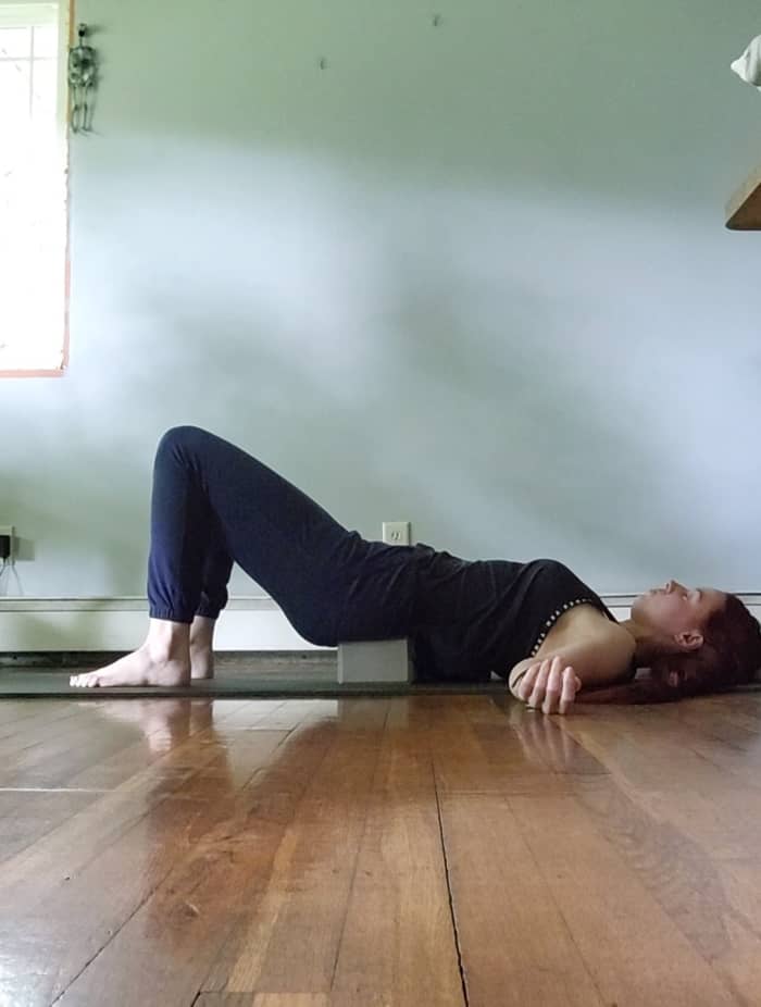 10 Simple Poses You Can Do With Yoga Blocks - CalorieBee