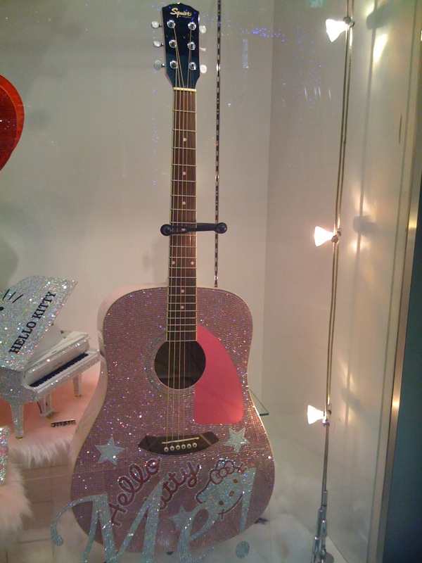Hello Kitty Acoustic Guitars a Buyer's Guide HubPages