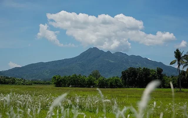 Maria Makiling: Lovelorn Mountain Goddess Of The Philippines - Exemplore