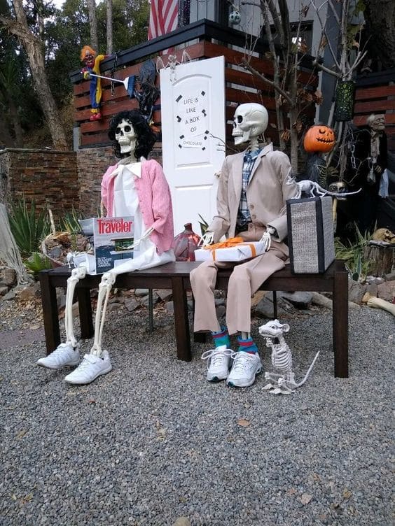 20+ Spooktastic Skeleton Halloween Decoration Ideas for Front Yard ...