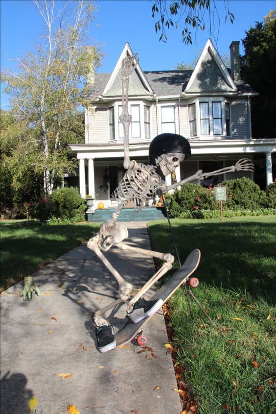 40+ Spooktastic Skeleton Halloween Decoration Ideas For Front Yard ...